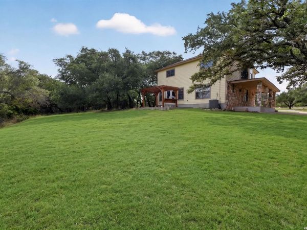 988 SUMMIT RD, Lakehills, TX 78063