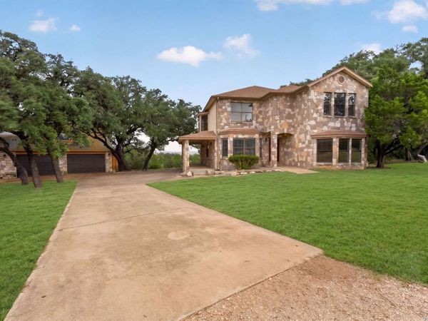 988 SUMMIT RD, Lakehills, TX 78063
