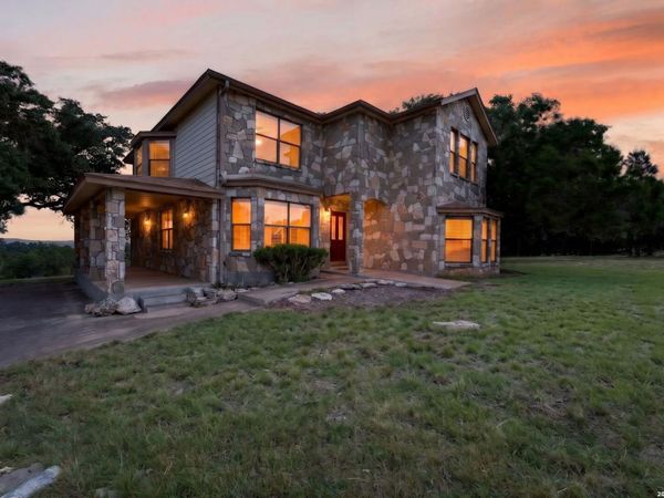 988 SUMMIT RD, Lakehills, TX 78063