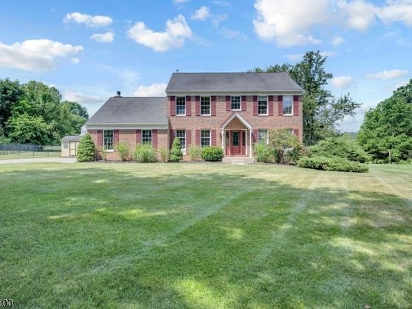6 Saint Andrews Dr, Washington, NJ 07882