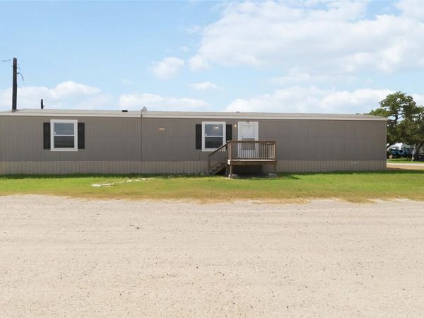 5670 E Austin ST, Giddings, TX 78942
