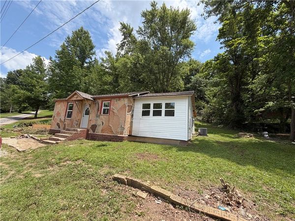 300 N Parrott Drive, Huntsville, AR 72740