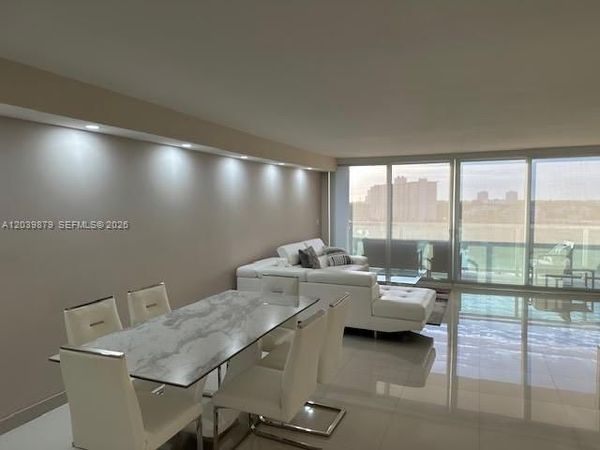 100 Bayview Dr , Unit 904, Sunny Isles Beach, FL 33160