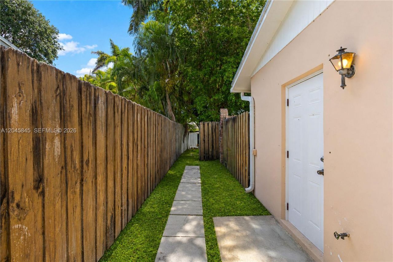 18103 SW 93rd Avenue , Palmetto Bay, FL 33157 Photo