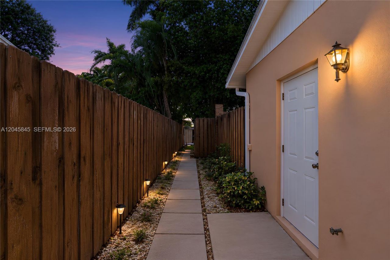 18103 SW 93rd Avenue, Palmetto Bay, FL 33157 Photo