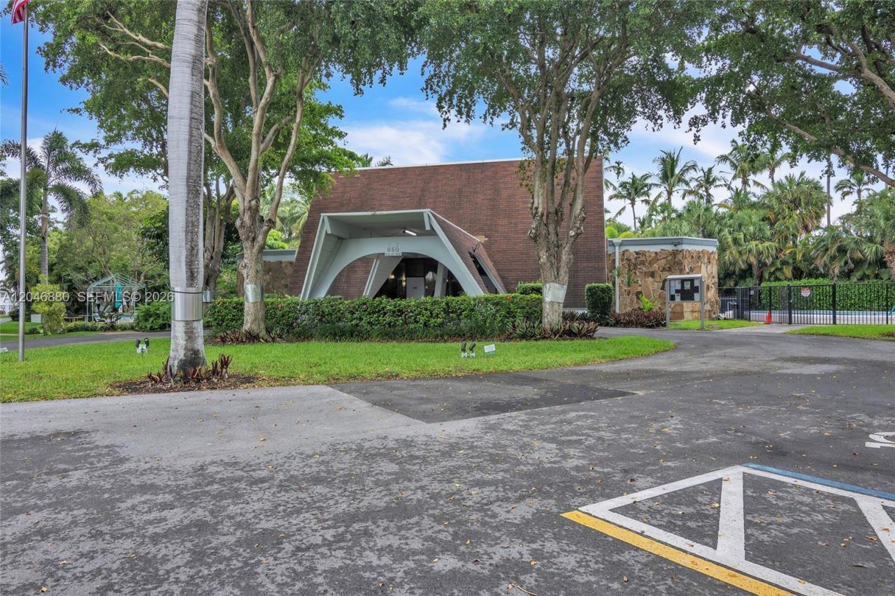 1000 NE 14th Ave , Unit 503, Hallandale Beach, FL 33009 Photo