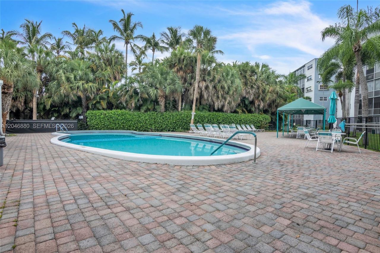 1000 NE 14th Ave , Unit 503, Hallandale Beach, FL 33009 Photo
