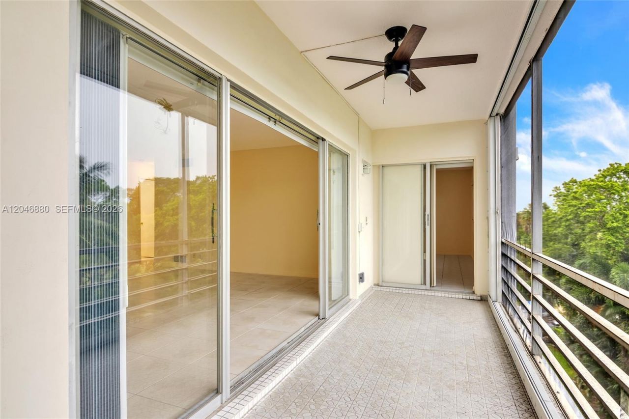 1000 NE 14th Ave , Unit 503, Hallandale Beach, FL 33009 Photo