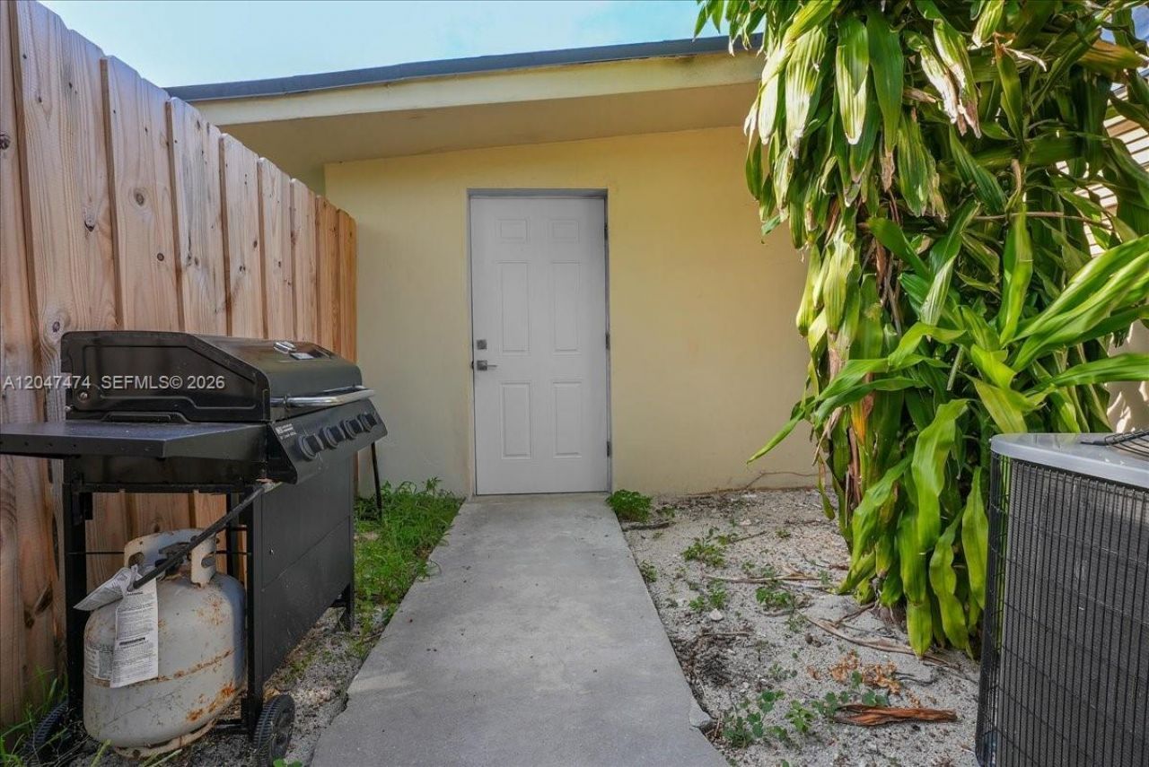 7850 W 16th Ave, Hialeah, FL 33014 Photo