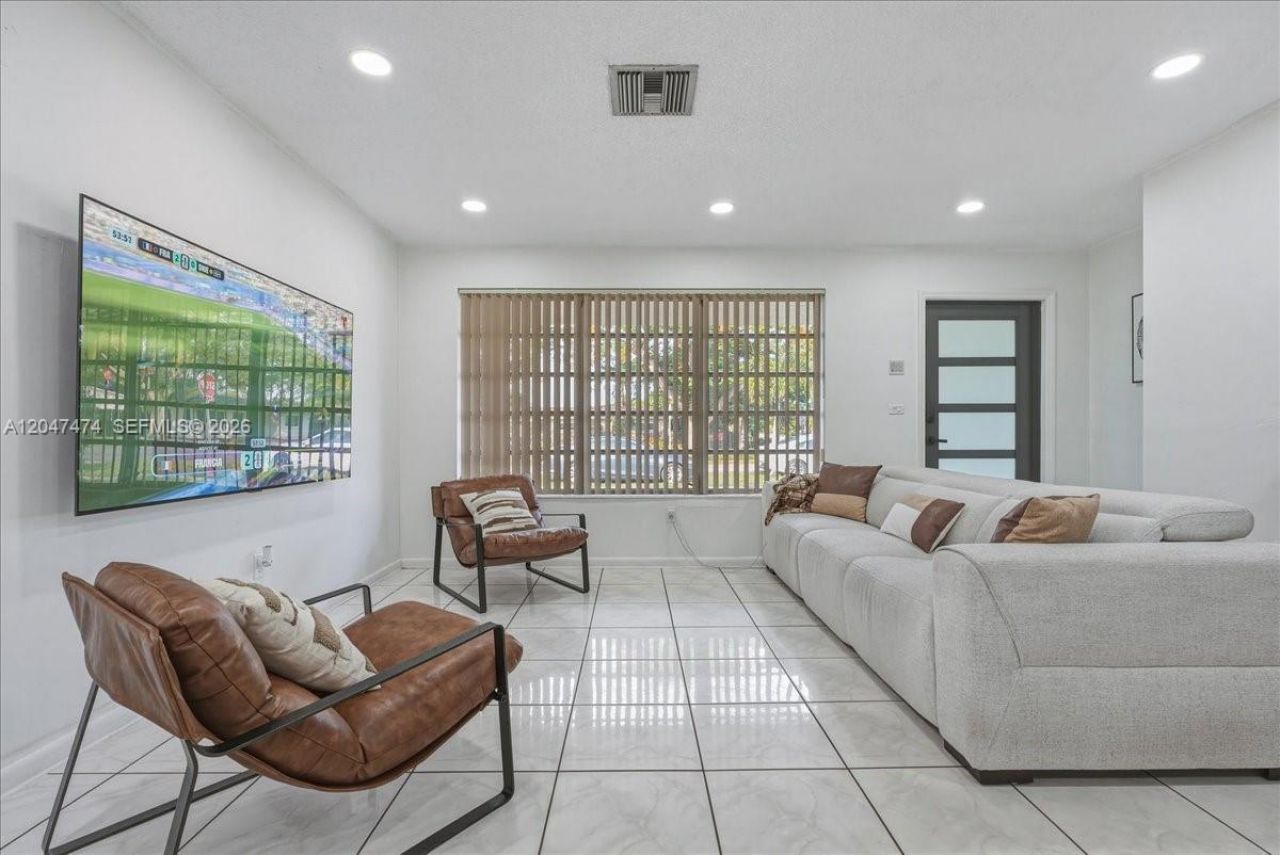 7850 W 16th Ave, Hialeah, FL 33014 Photo
