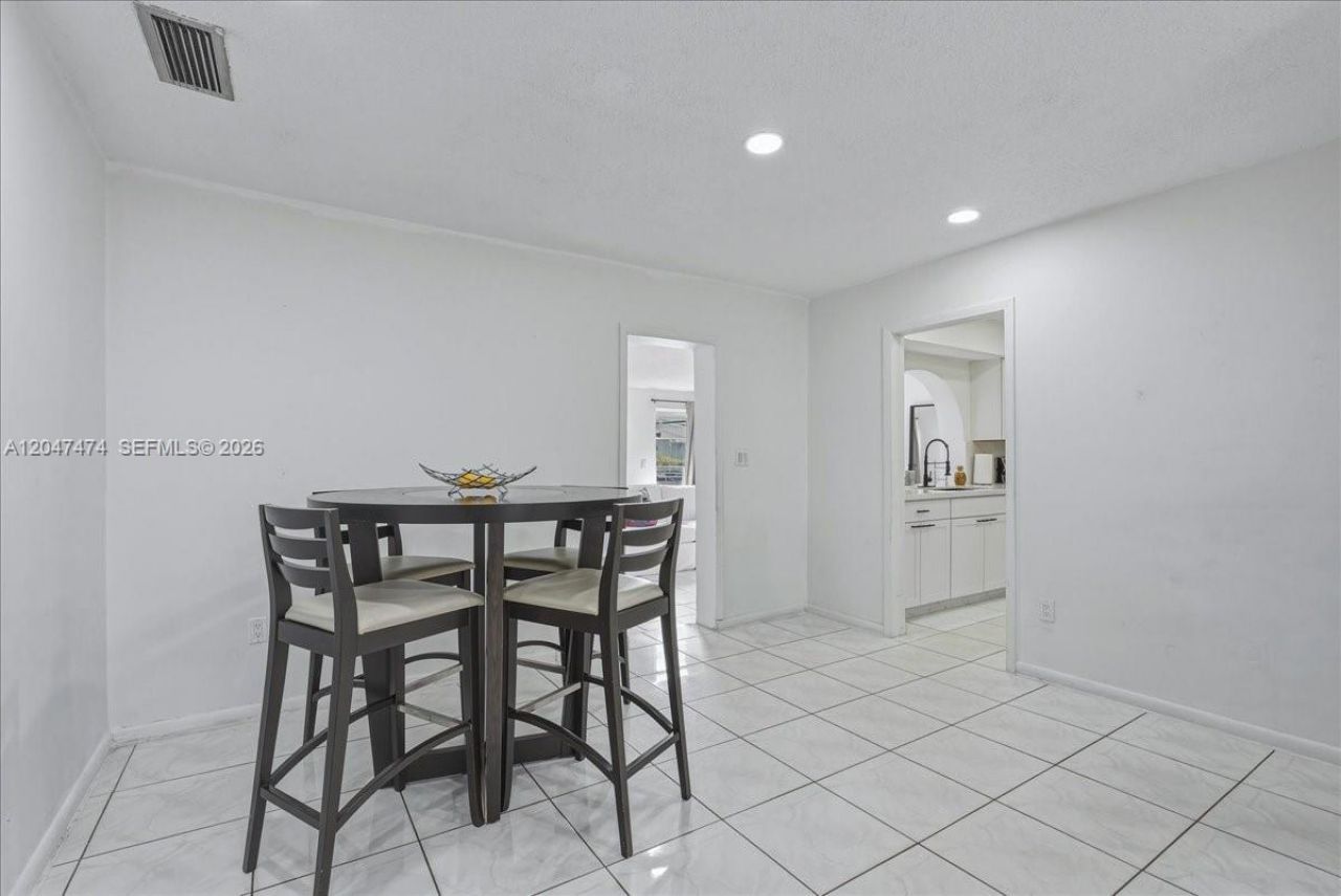 7850 W 16th Ave, Hialeah, FL 33014 Photo