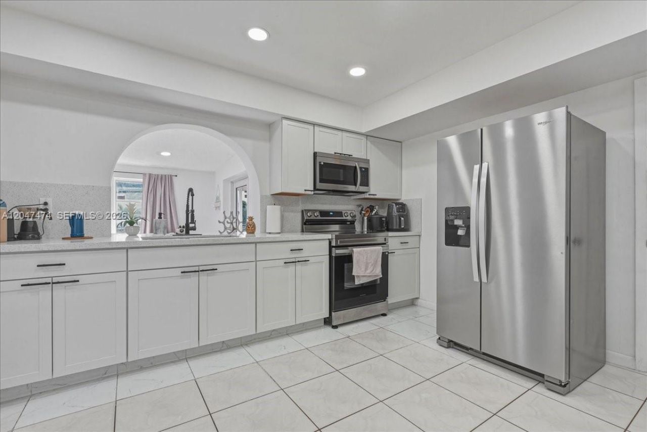 7850 W 16th Ave, Hialeah, FL 33014 Photo