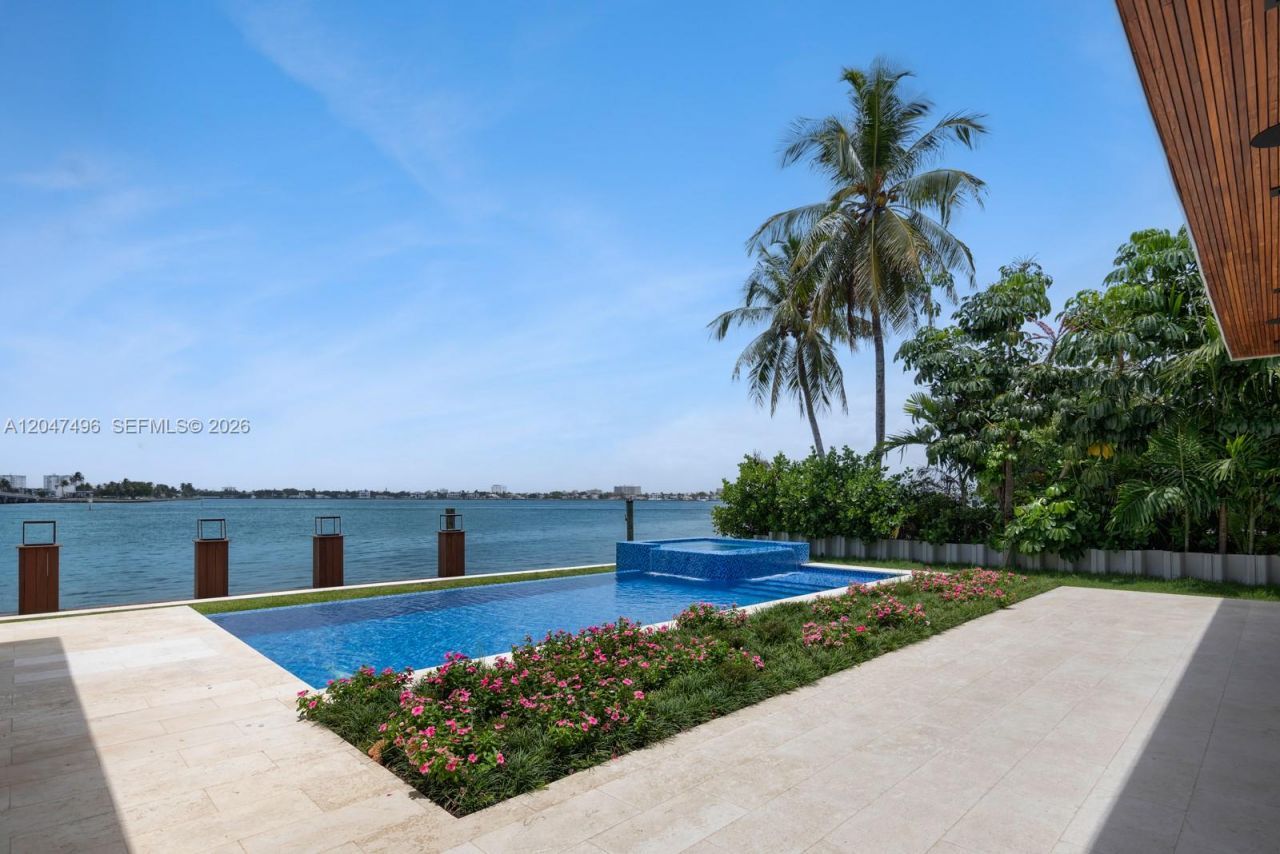 9720 W Broadview Dr , Bay Harbor Islands, FL 33154 Photo