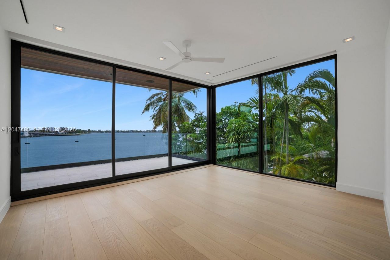 9720 W Broadview Dr , Bay Harbor Islands, FL 33154 Photo