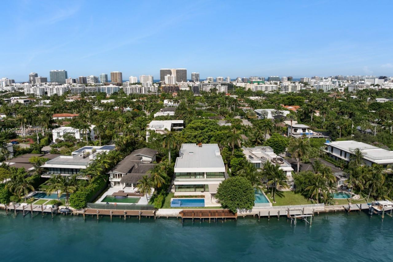 9720 W Broadview Dr , Bay Harbor Islands, FL 33154 Photo
