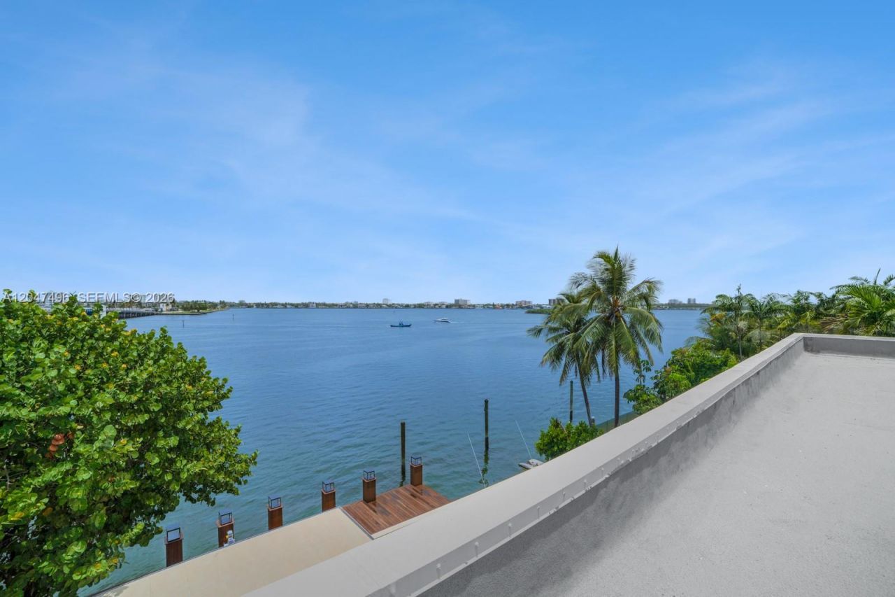 9720 W Broadview Dr , Bay Harbor Islands, FL 33154 Photo