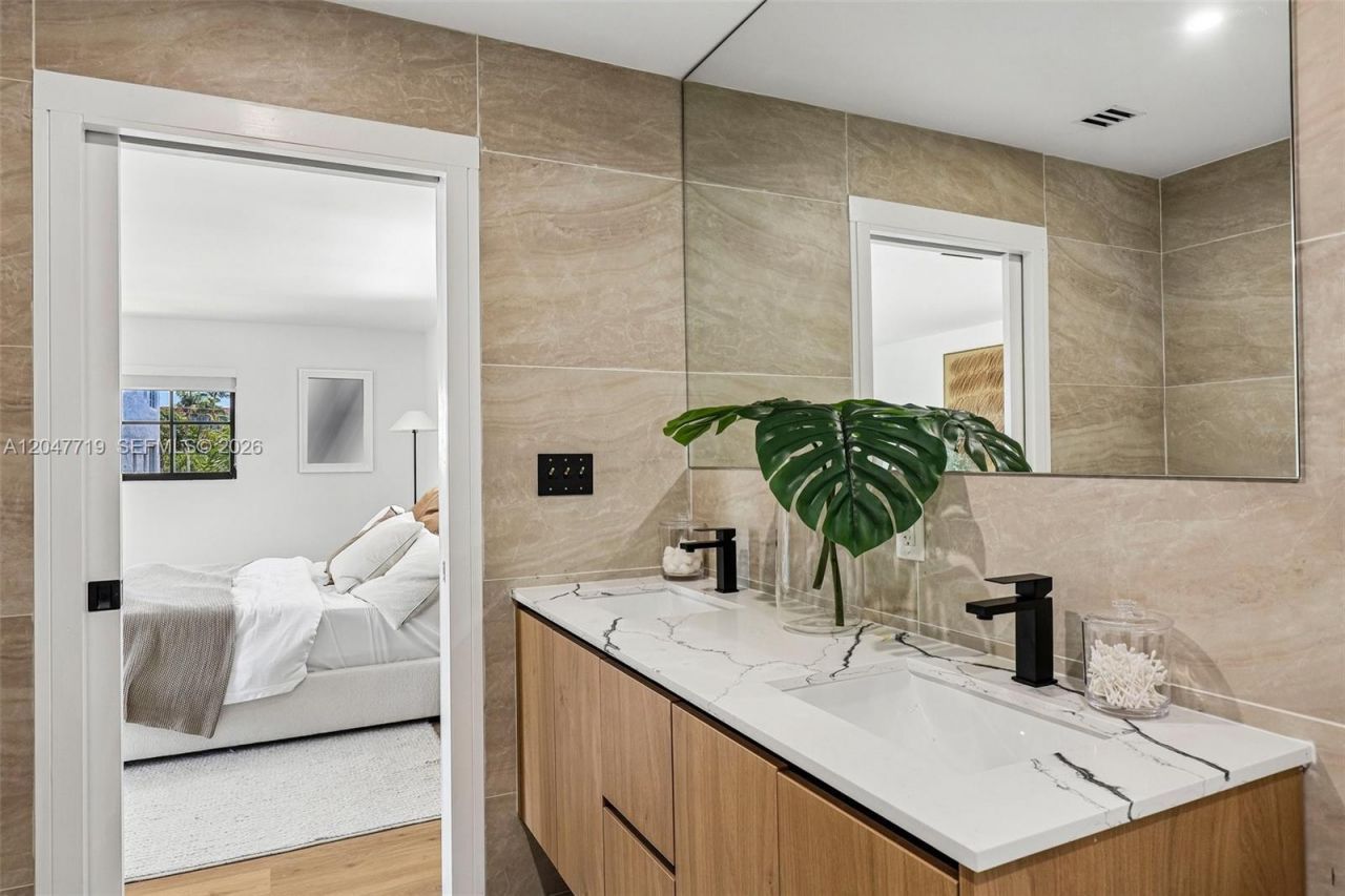 7811 Carlyle Ave , Miami Beach, FL 33141 Photo