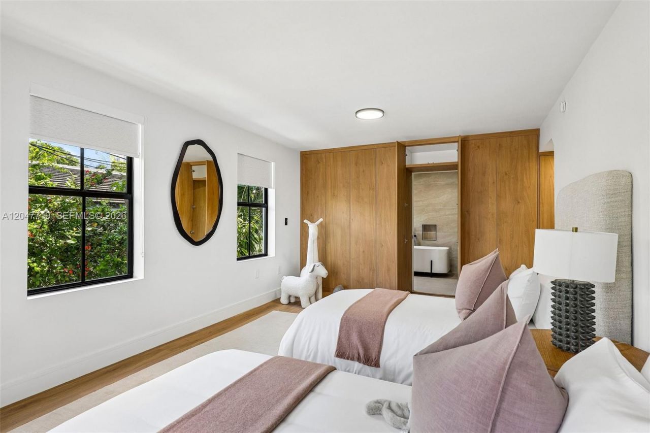 7811 Carlyle Ave , Miami Beach, FL 33141 Photo