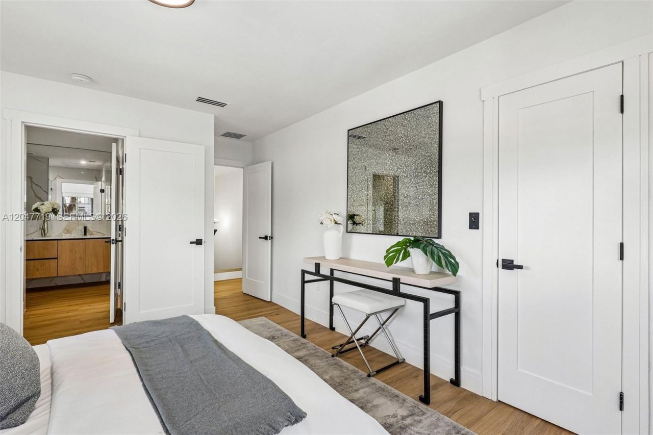 7811 Carlyle Ave , Miami Beach, FL 33141 Photo