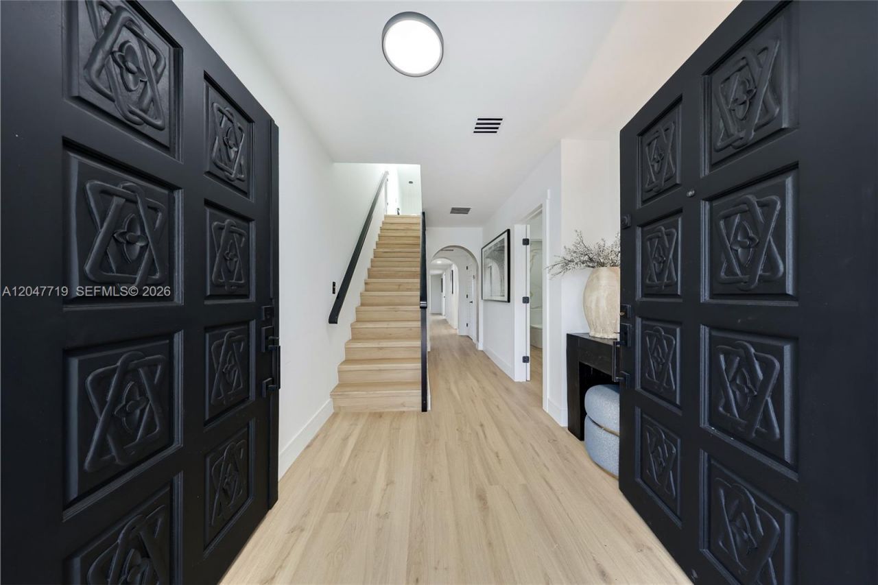 7811 Carlyle Ave , Miami Beach, FL 33141 Photo