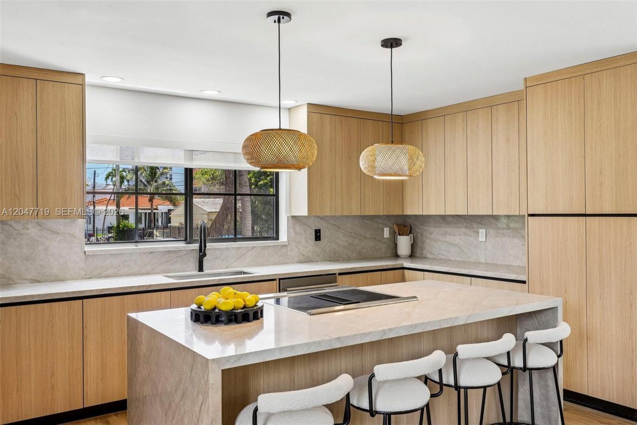 7811 Carlyle Ave , Miami Beach, FL 33141 Photo