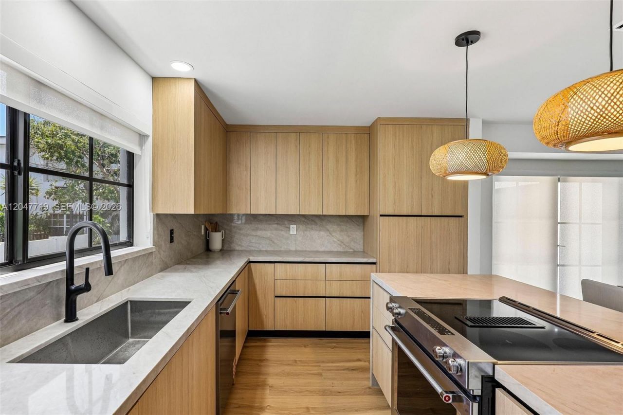 7811 Carlyle Ave , Miami Beach, FL 33141 Photo