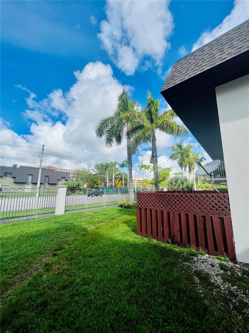 8601 SW 94th St, Unit 105W, Miami, FL 33156 Photo