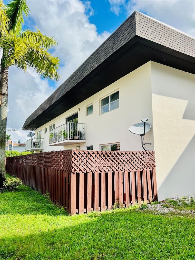 8601 SW 94th St, Unit 105W, Miami, FL 33156 Photo