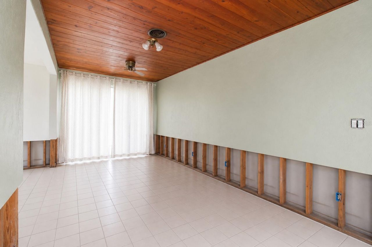 525 Hampton Avenue Ne, Saint Petersburg, FL 33703 Photo