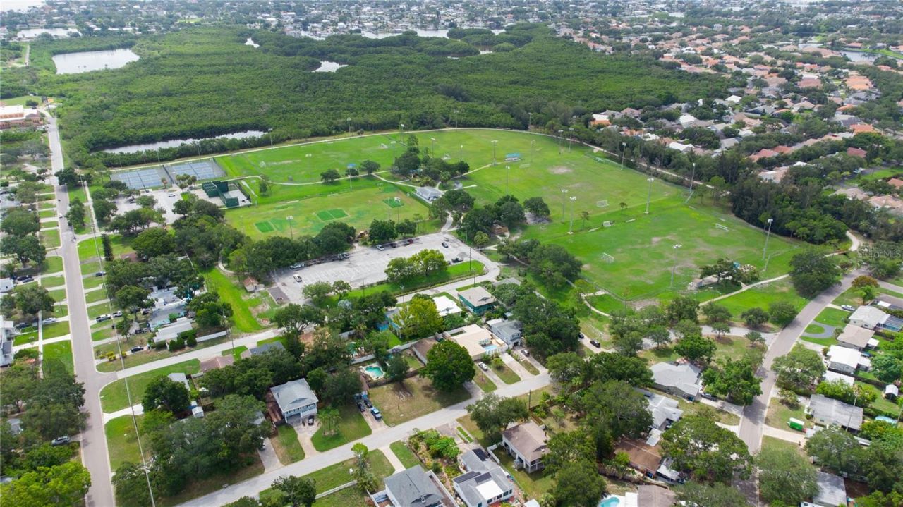 525 Hampton Avenue Ne, Saint Petersburg, FL 33703 Photo
