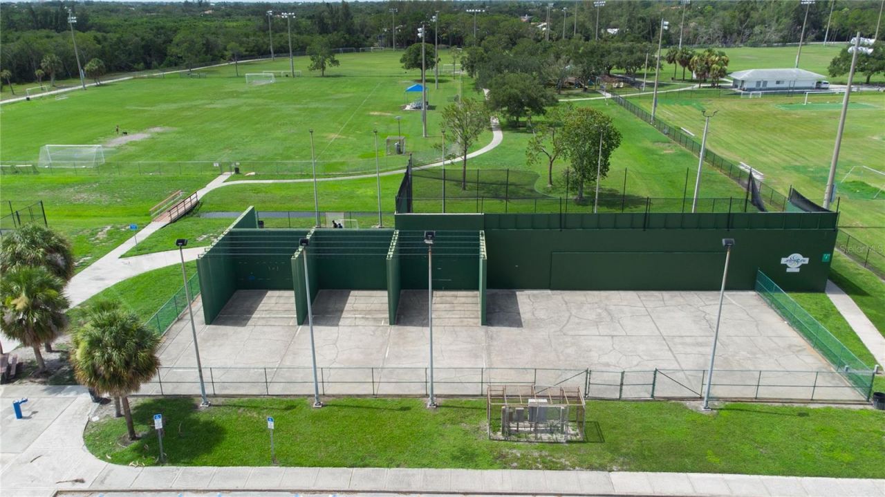 525 Hampton Avenue Ne, Saint Petersburg, FL 33703 Photo