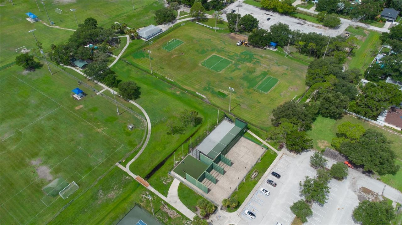 525 Hampton Avenue Ne, Saint Petersburg, FL 33703 Photo