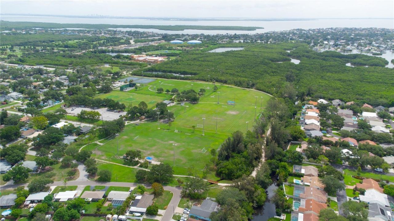 525 Hampton Avenue Ne, Saint Petersburg, FL 33703 Photo