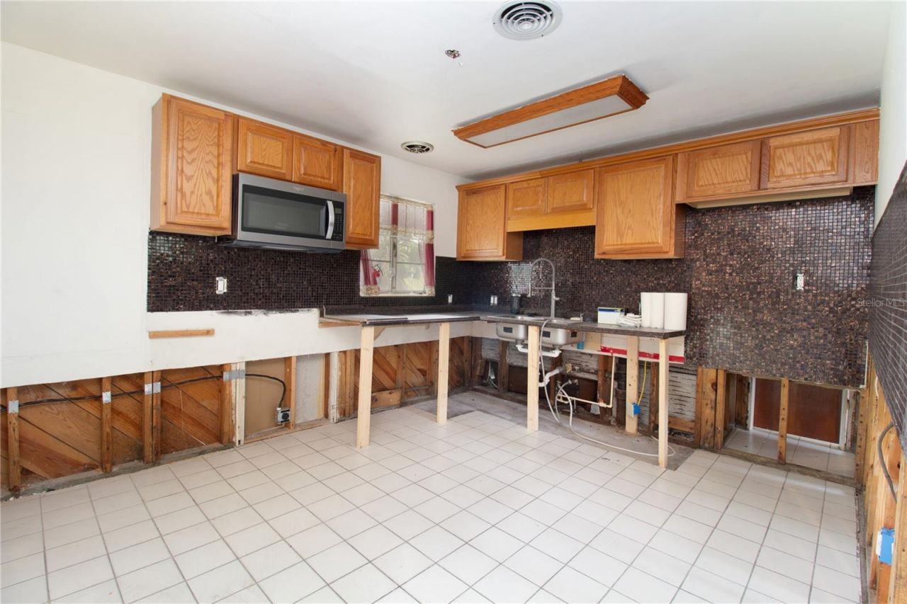 525 Hampton Avenue Ne, Saint Petersburg, FL 33703 Photo