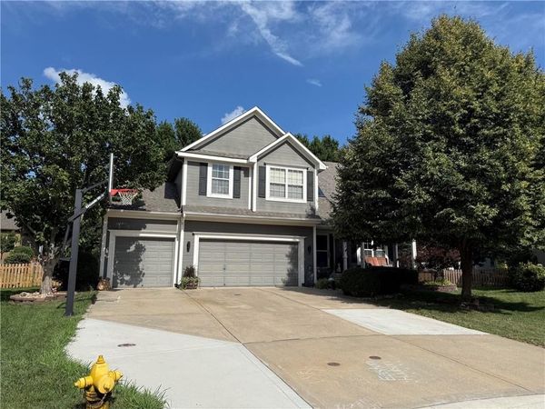 2501 SW Blazing Star Place, Lee's Summit, MO 64081