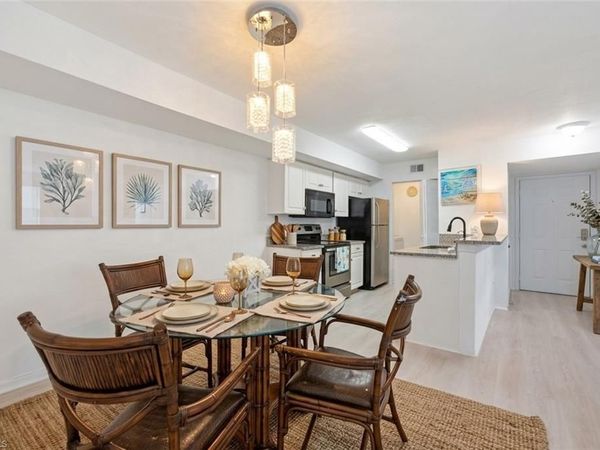 2106 Arbour Walk CIR, Unit 2911, NAPLES, FL 34109