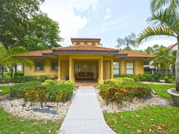 2106 Arbour Walk CIR, Unit 2911, NAPLES, FL 34109