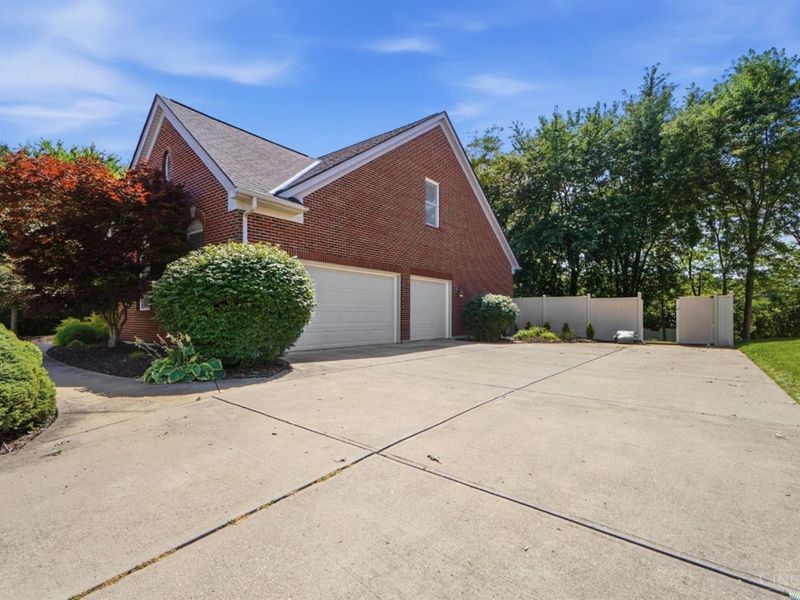 2820 Arbor Pointe Drive, Middletown, OH 45042 Photo 3