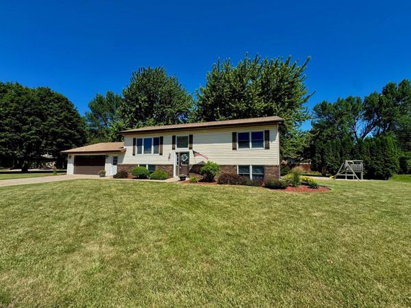 501 Hawthorne Drive, Marshall, MN 56258