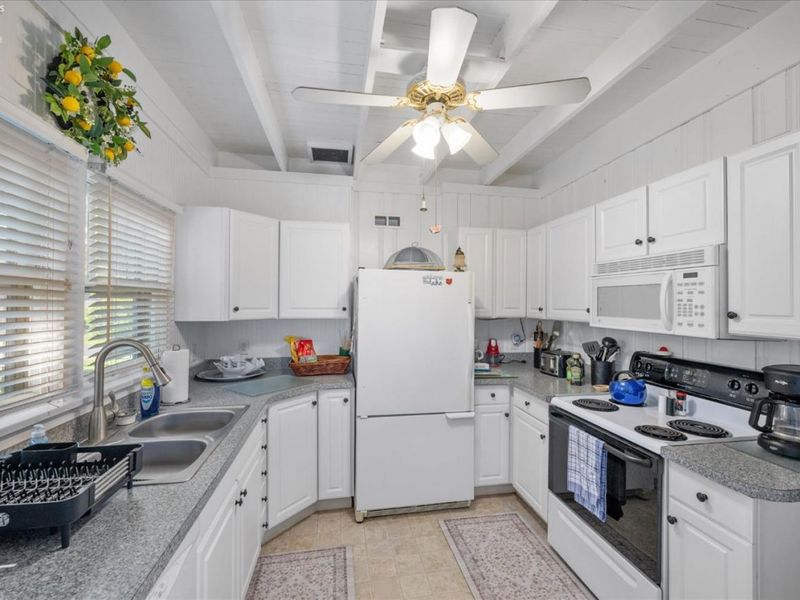 528 E 4th Street, Lakeside, OH 43440 Photo 15