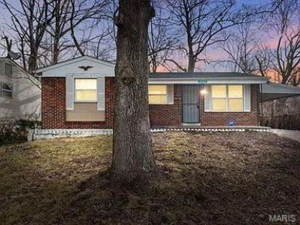 10265 Lord Drive , St Louis, MO 63136