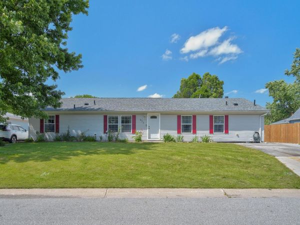371 Pinewood Drive , Valparaiso, IN 46385