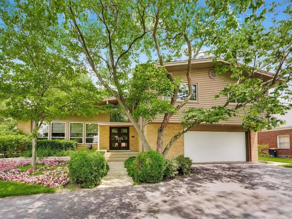 303 Charal Lane , Highland Park, IL 60035