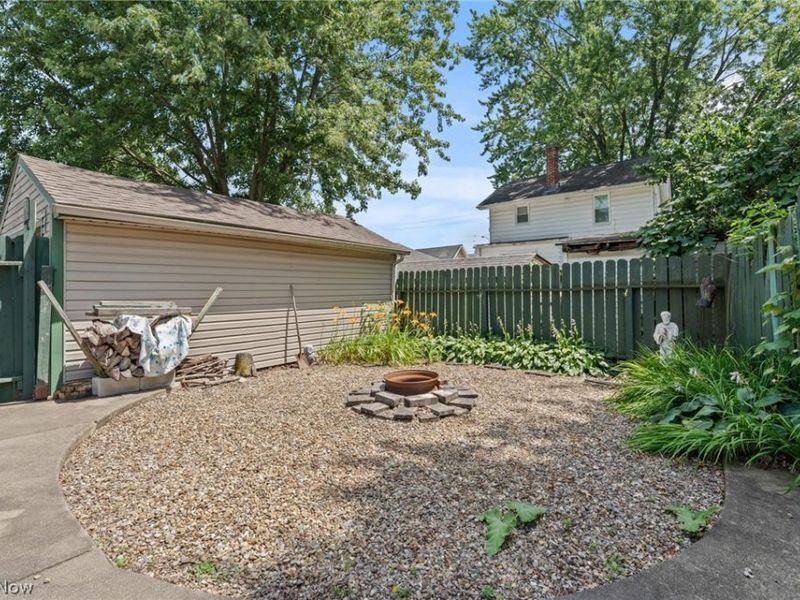 1628 May Place NE, Canton, OH 44705 Photo 3