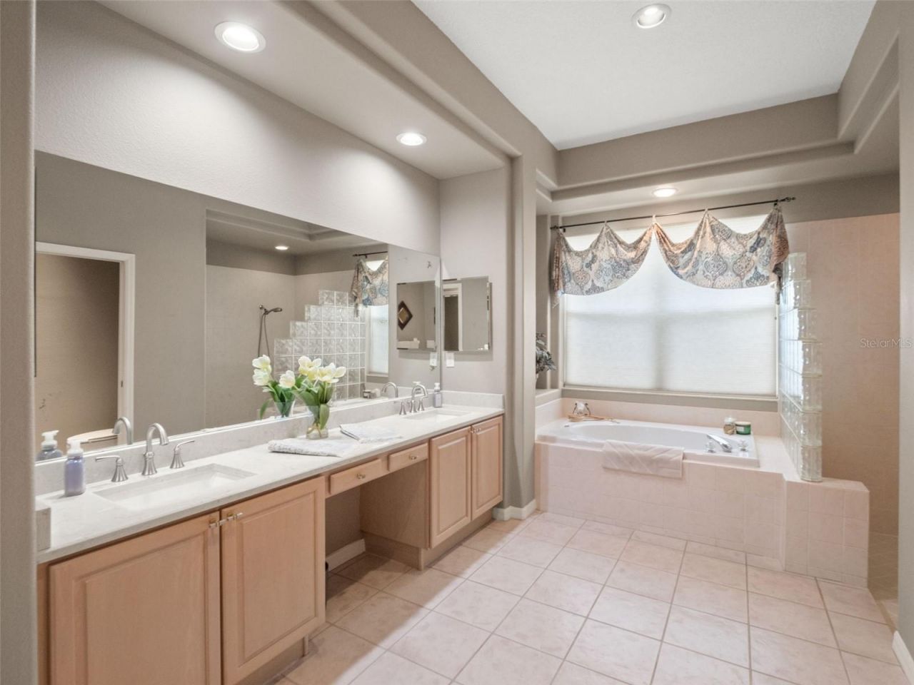 17422 Heather Oaks Place , Tampa, FL 33647 Photo