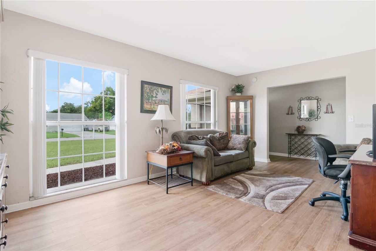 1208 Lady Guinevere Drive , Valrico, FL 33594 Photo