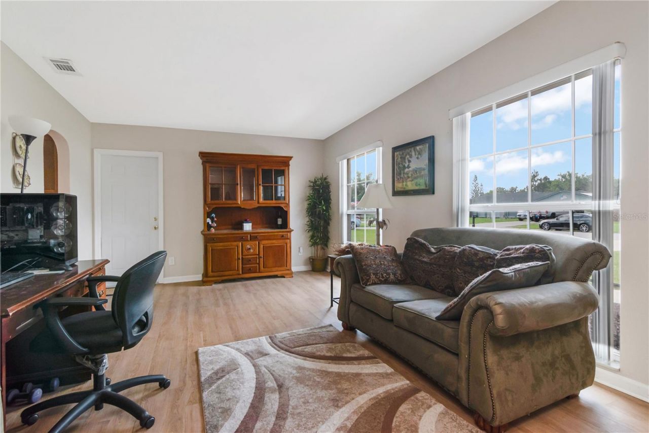 1208 Lady Guinevere Drive , Valrico, FL 33594 Photo