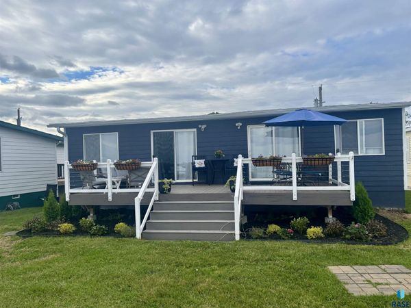 182 N Lake Dr, Castlewood, SD 57223