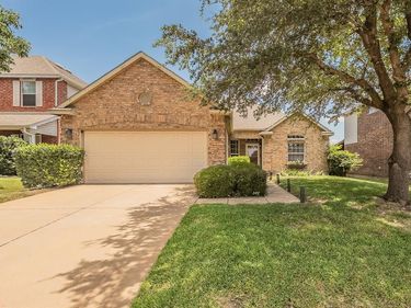 9032 Saratoga Road, Fort Worth, TX 76244
