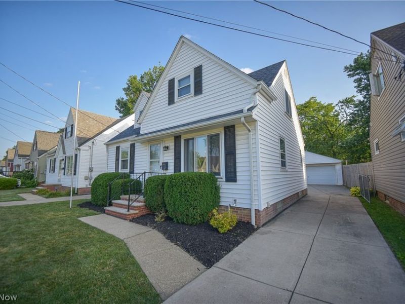 18400 Rockland Avenue, Cleveland, OH 44135 Photo 2